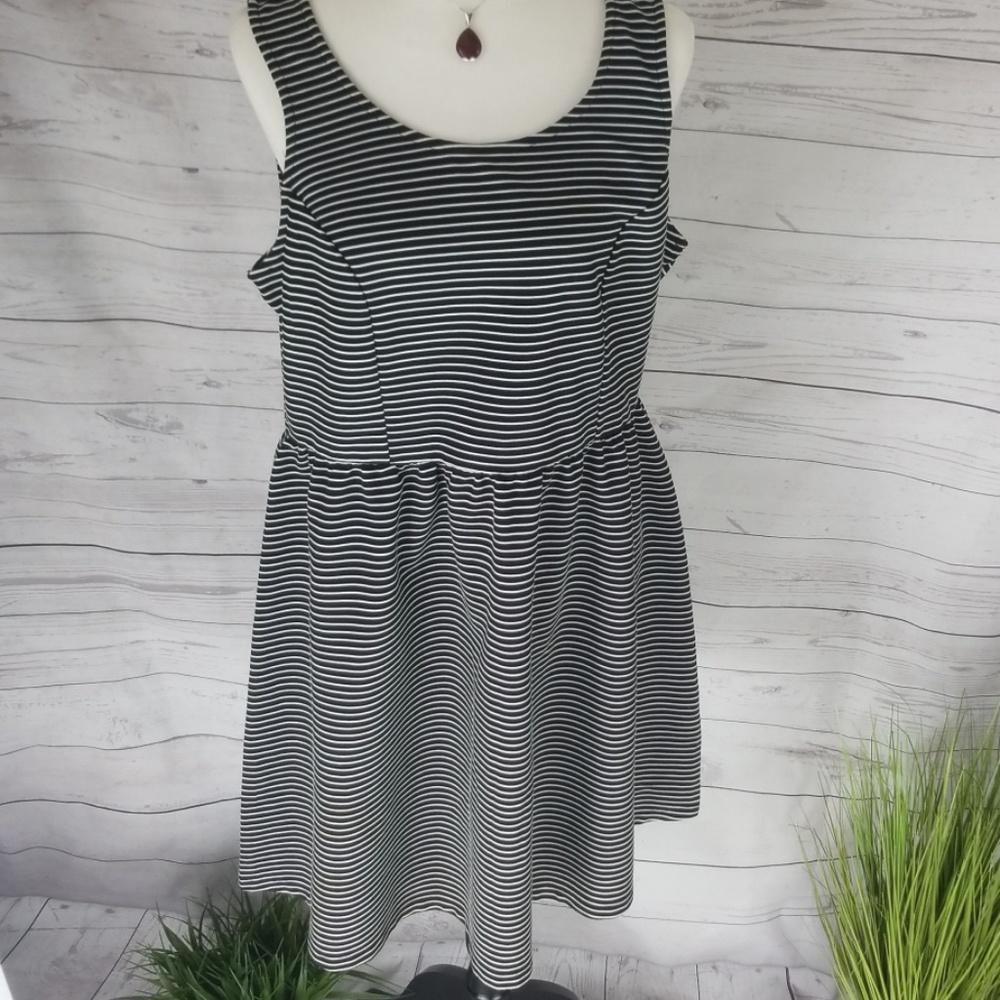 Black and white stripped dress forever 21 2xl